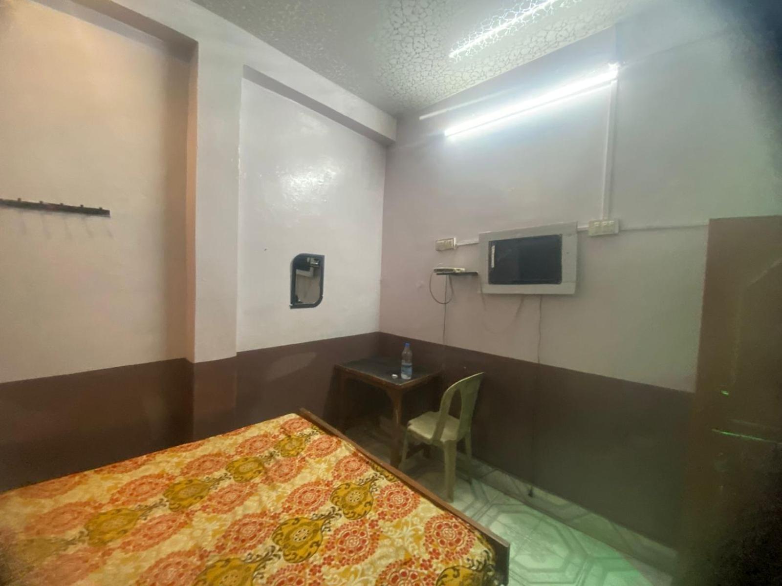 Hotel Yatri Niwas Varanasi Exterior photo
